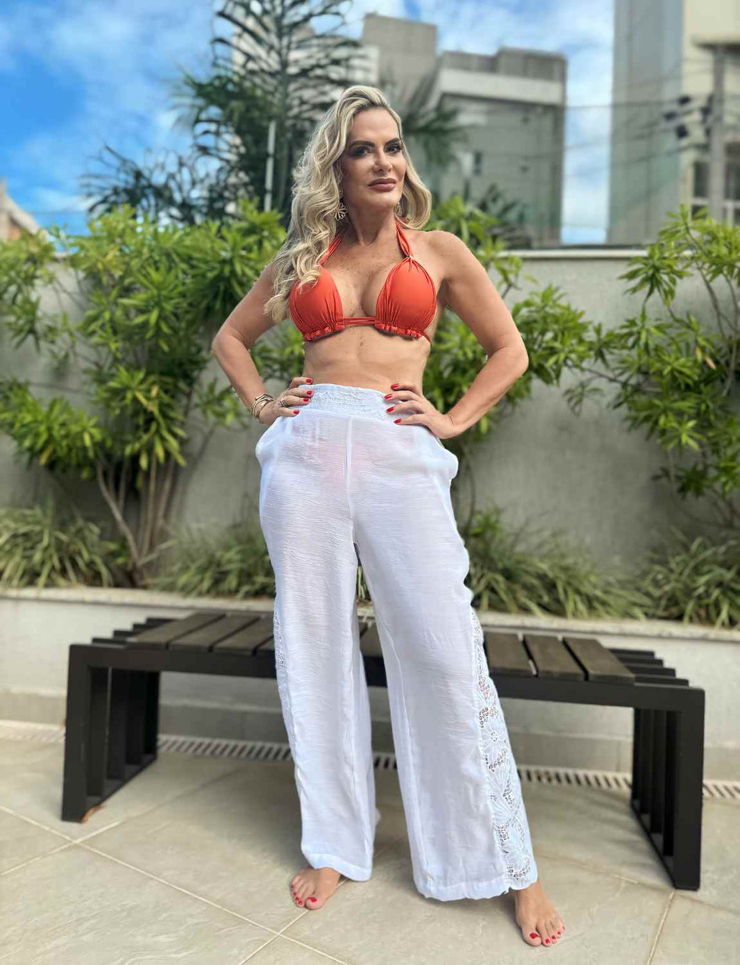 Look Completo Biquíni Tubo Páprica + Calça Barra Bordado Inglês