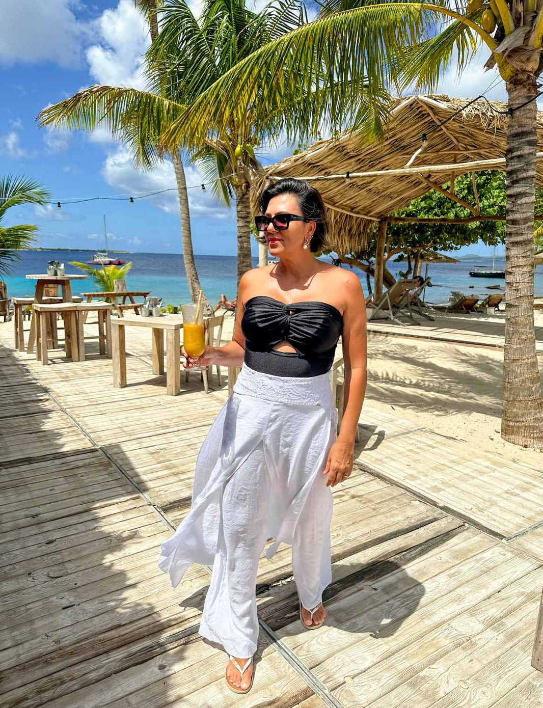 Look Completo Maiô Chic Transpassado Preto + Calça Sobrebosta Cós Renda