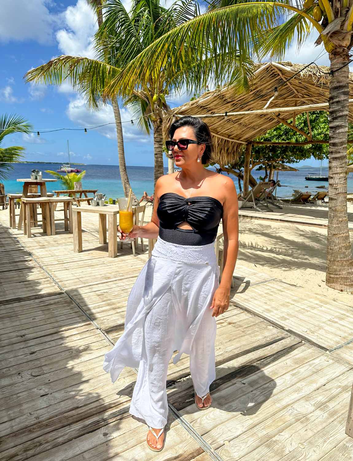 Look Completo Maiô Chic Transpassado Preto + Calça Sobrebosta Cós Renda