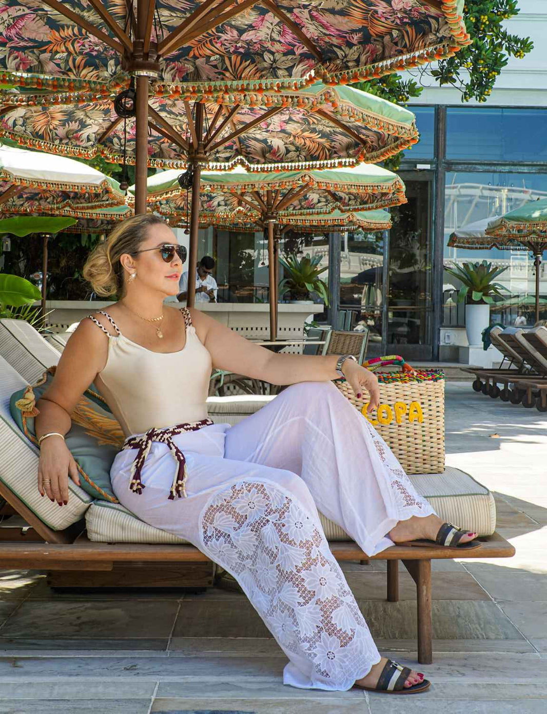 Look Completo Maiô Macramê Off + Calça Barra Bordado Inglês