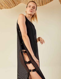 Vestido Saída Longa sem mangas com Fivelas Lateral