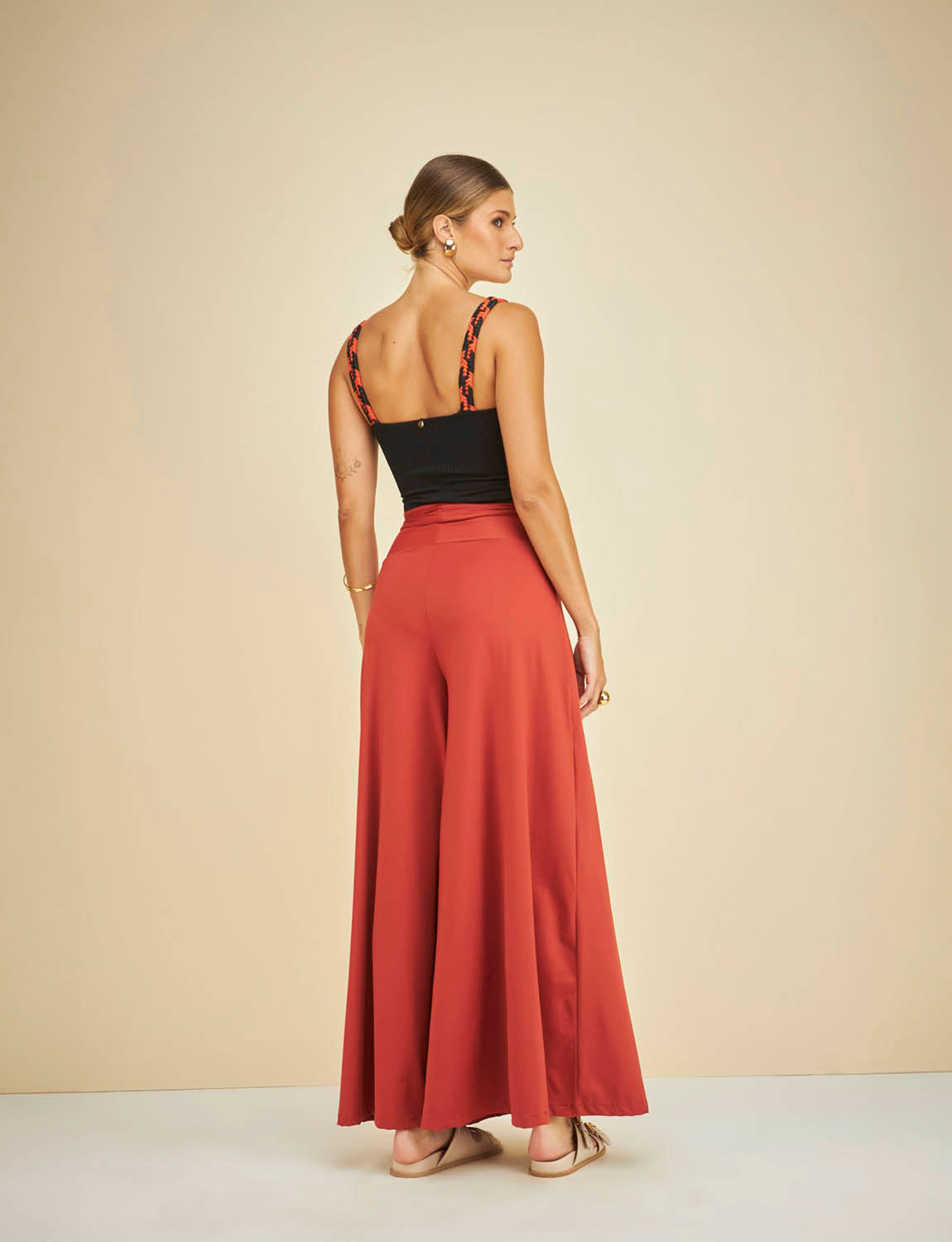 Maiô Chic Textura com Alças Macramê Preto
