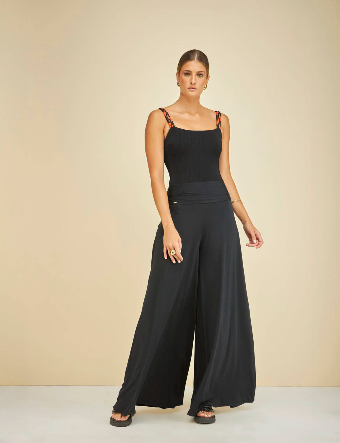 Maiô Chic Textura com Alças Macramê Preto