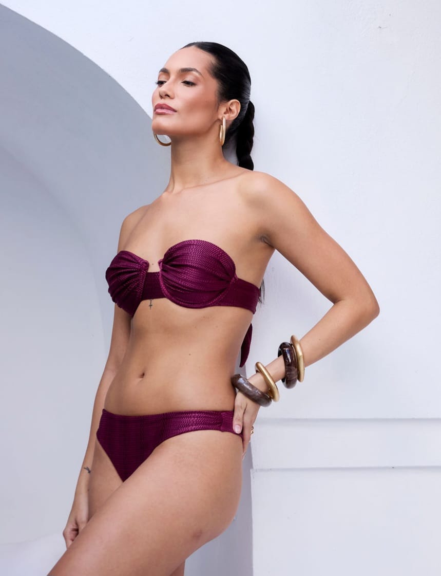 Biquíni bandeau burgundy com argolas douradas
