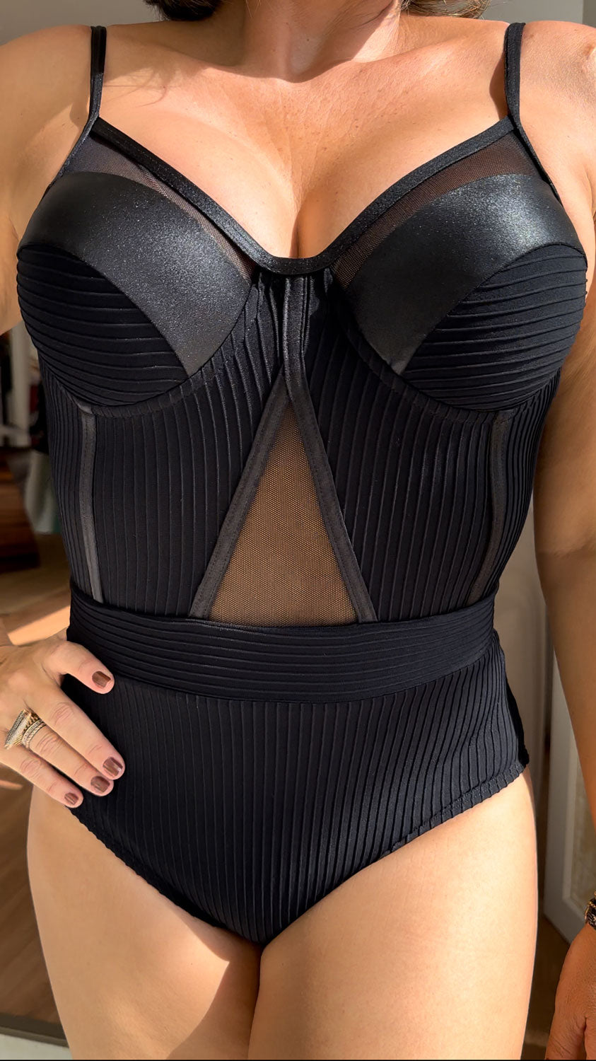 Maiô Ultra Modelador com Aro Estruturado Textura Preto