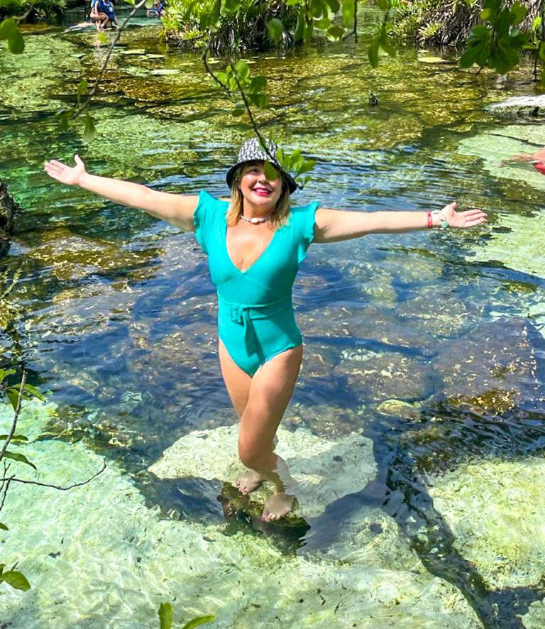 Maiô Body Decote V Retro com Mangas e Cinto Verde