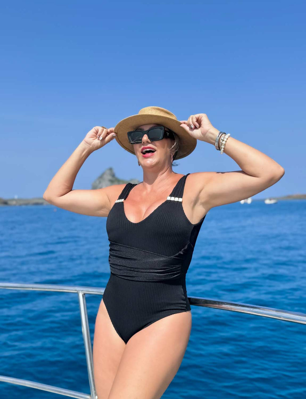 Maiô Chic Preto Detalhes Aplicado