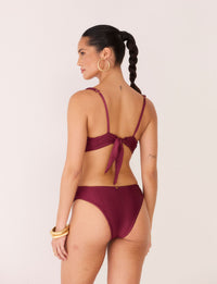 biquini Burgundy textura com aro estruturado e pedraria calcinha anatomica tecido tecnologico modelagem modeladora costas