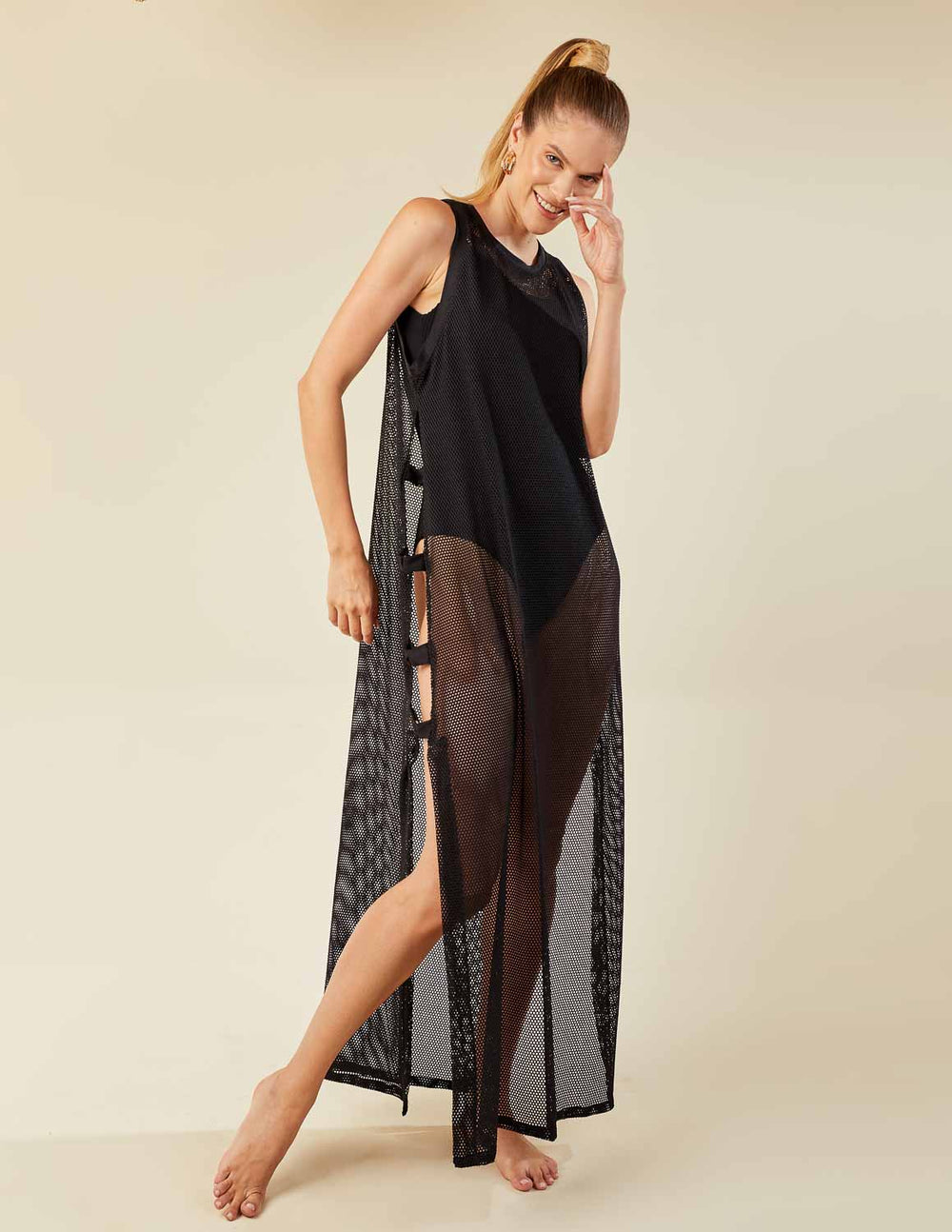 Vestido Saída Longa sem mangas com Fivelas Lateral