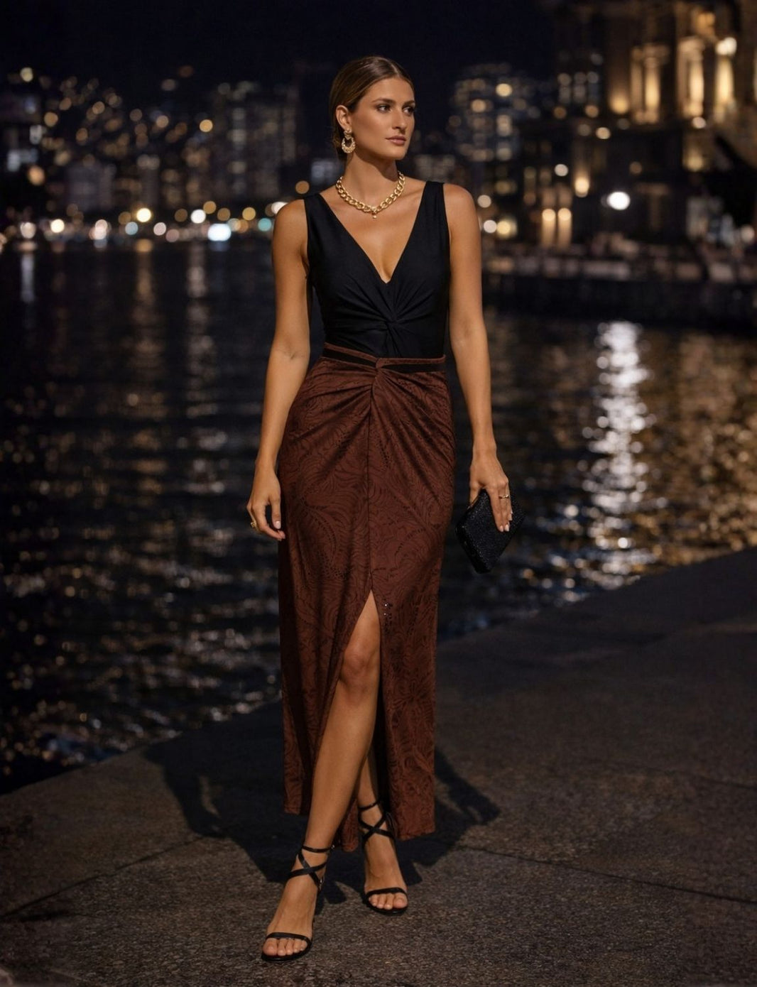 Look Completo Maiô Entrelaçado e Saia Transpasse Rendada