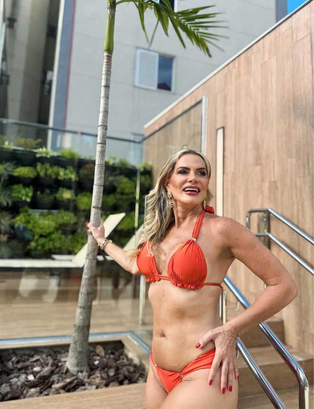 Look Completo Biquíni Tubo Páprica + Calça Barra Bordado Inglês