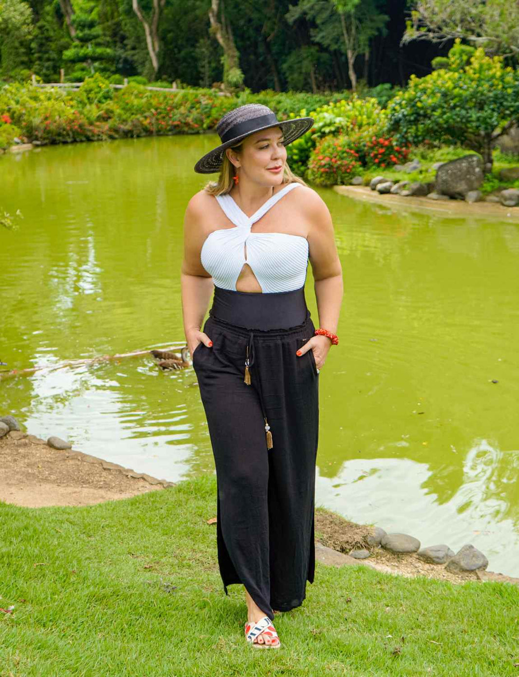 Look Completo Maiô Chic Transpassado + Calça Pantalona Rayon Preto