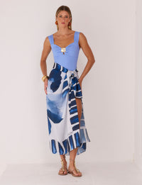Pareô Floral Navy Kalini Beachwear aberto exibindo estampa floral azul em Seda Gloss