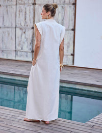 Vestido longo de linho marfim da Kalini Beachwear para composições elegantes e resortwear.