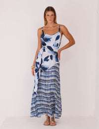 Vestido Longo Alça Navy Kalini Beachwear em Seda Gloss com estampa floral azul e modelagem fluida